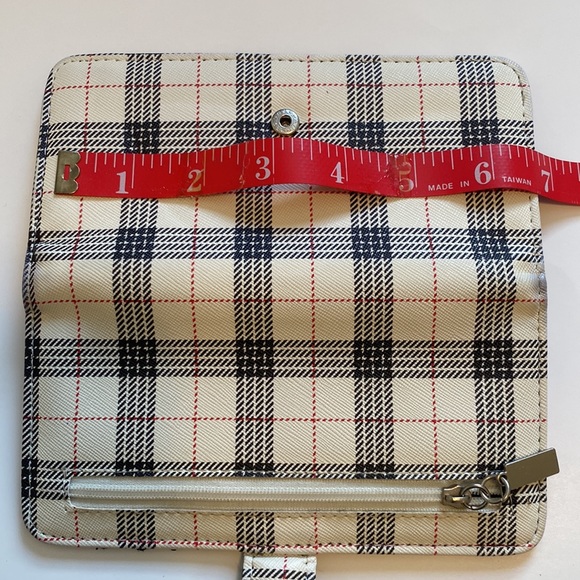 🦋🦋🦋Like new wallet - Picture 6 of 8